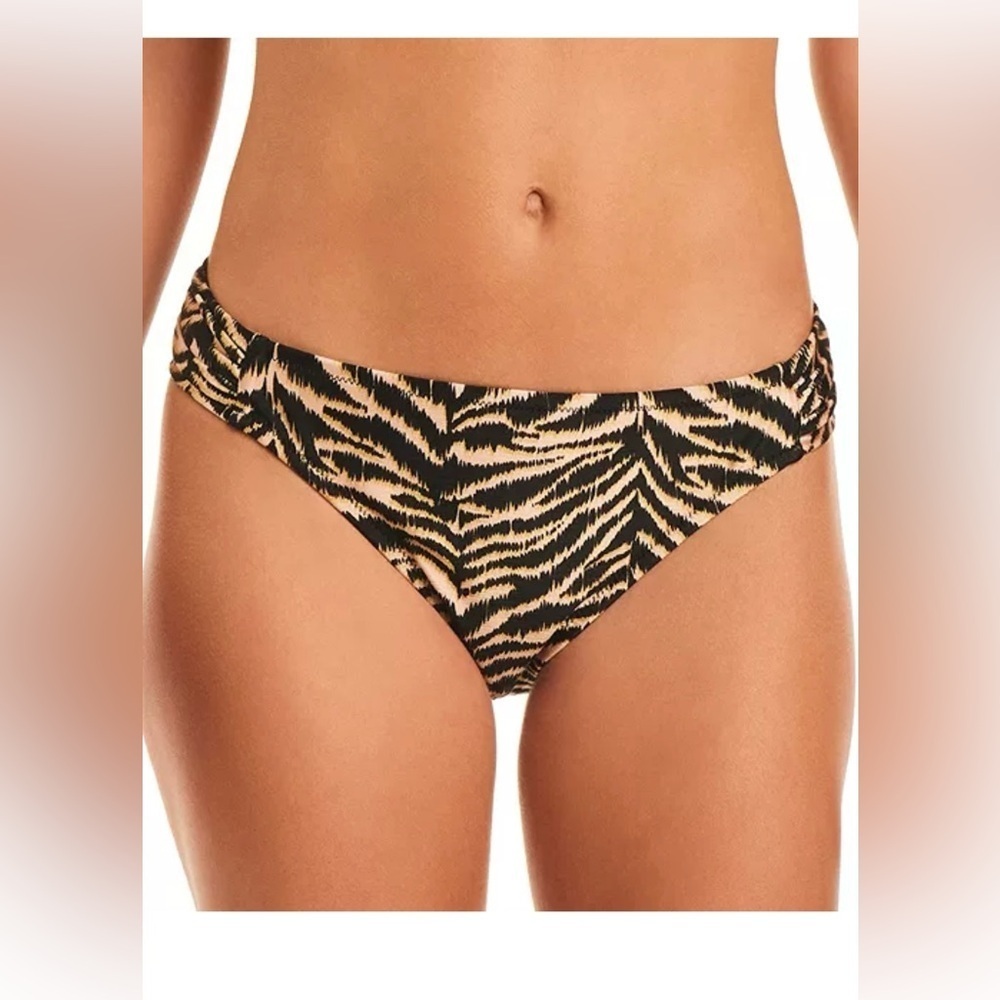 NWT Jessica Simpson
Women's Animal Print Hipster Bikini Bottom Small